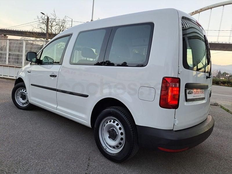 Usado VW Caddy Trendline 102 CV (75 kW) 2018 Blanco Monovolumen