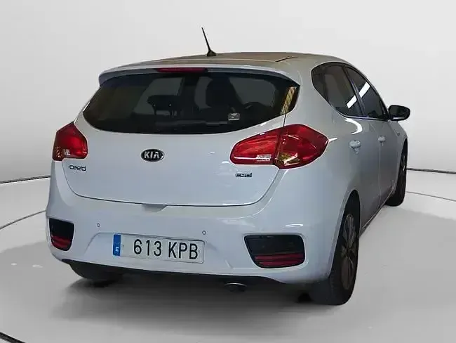 Usado Kia Ceed GT 136 CV (100 kW) 2018 Blanco Berlina