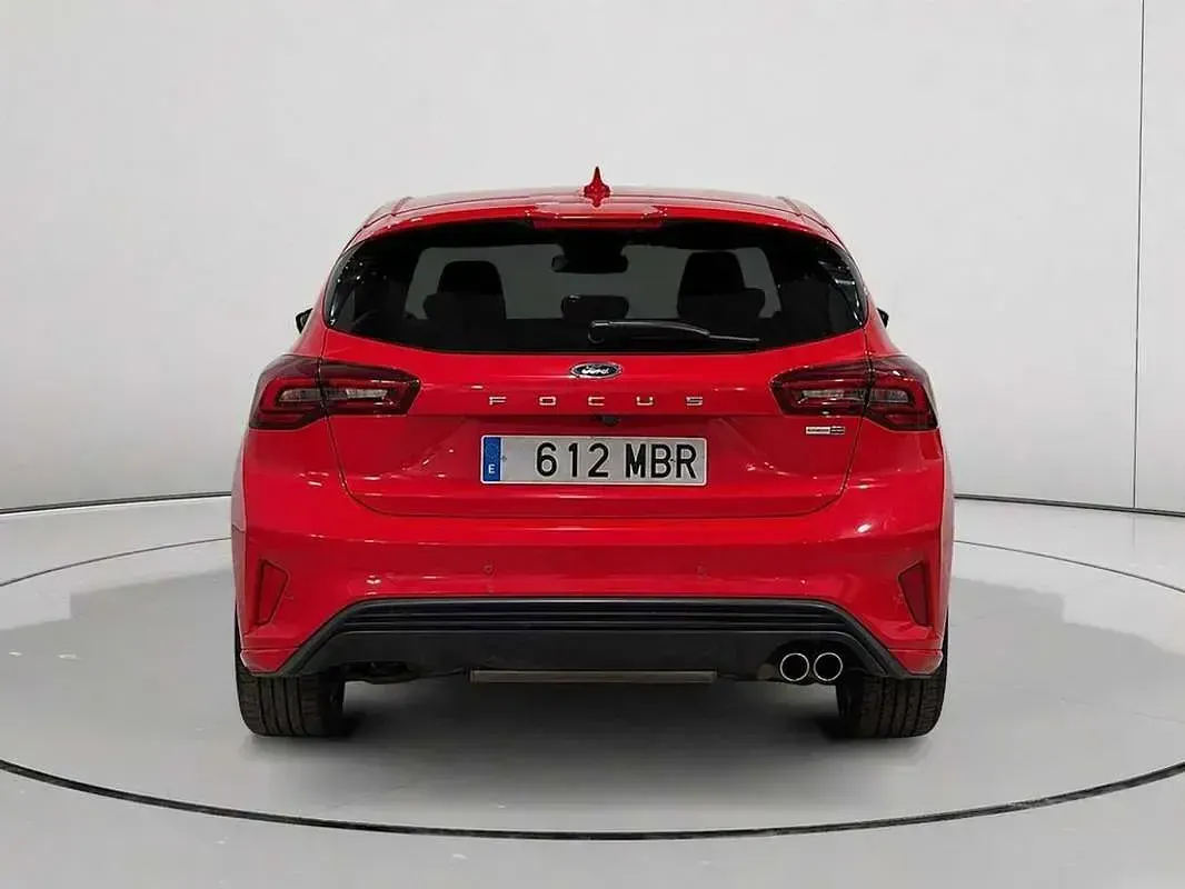 Usado Ford Focus ST-Line 125 CV (91 kW) 2022 Rojo Utilitario