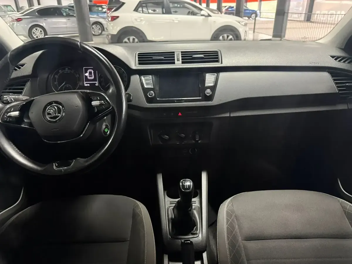 Usado Skoda Fabia Ambition 110 CV (80 kW) 2021 Gris Utilitario