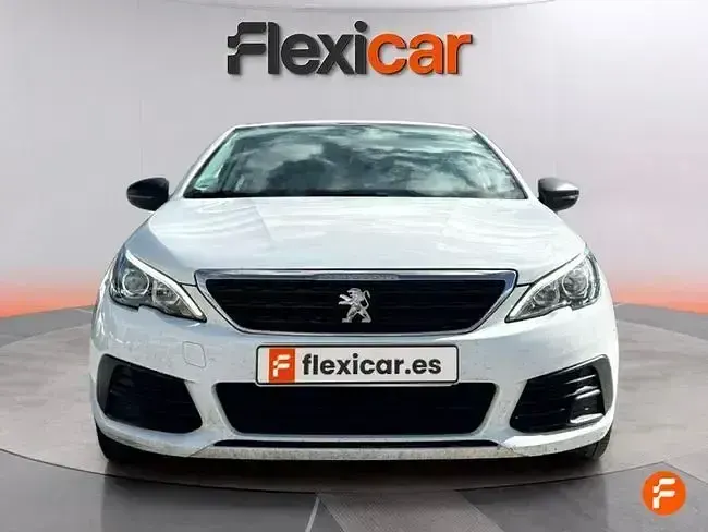 Usado Peugeot 308 Active 100 CV (73 kW) 2020 Blanco Berlina