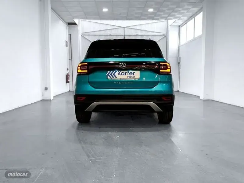 Usado VW T-Cross Advance 110 CV (80 kW) 2021 Azul SUV