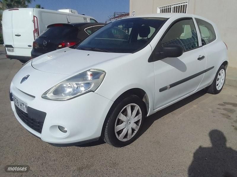 Blanco Usado 2013 Renault Clio Coupe | 5500 € (Precio justo) - Imagen 1/3