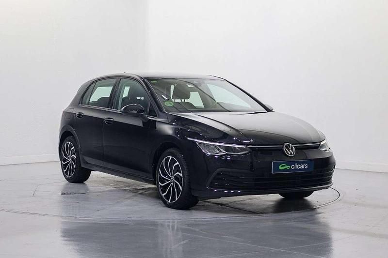 Usado VW Golf VIII Life 116 CV (85 kW) 2021 Negro Utilitario