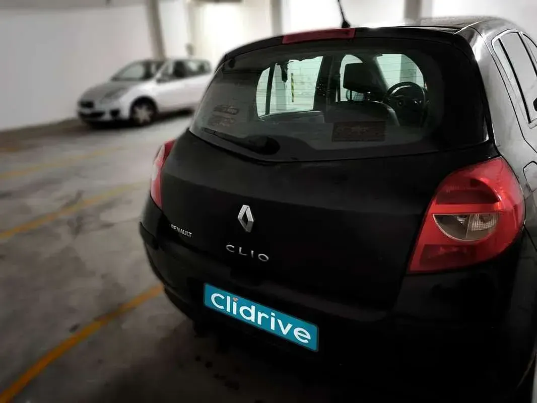 Usado Renault Clio Authentique 86 CV (63 kW) 2006 Negro Utilitario