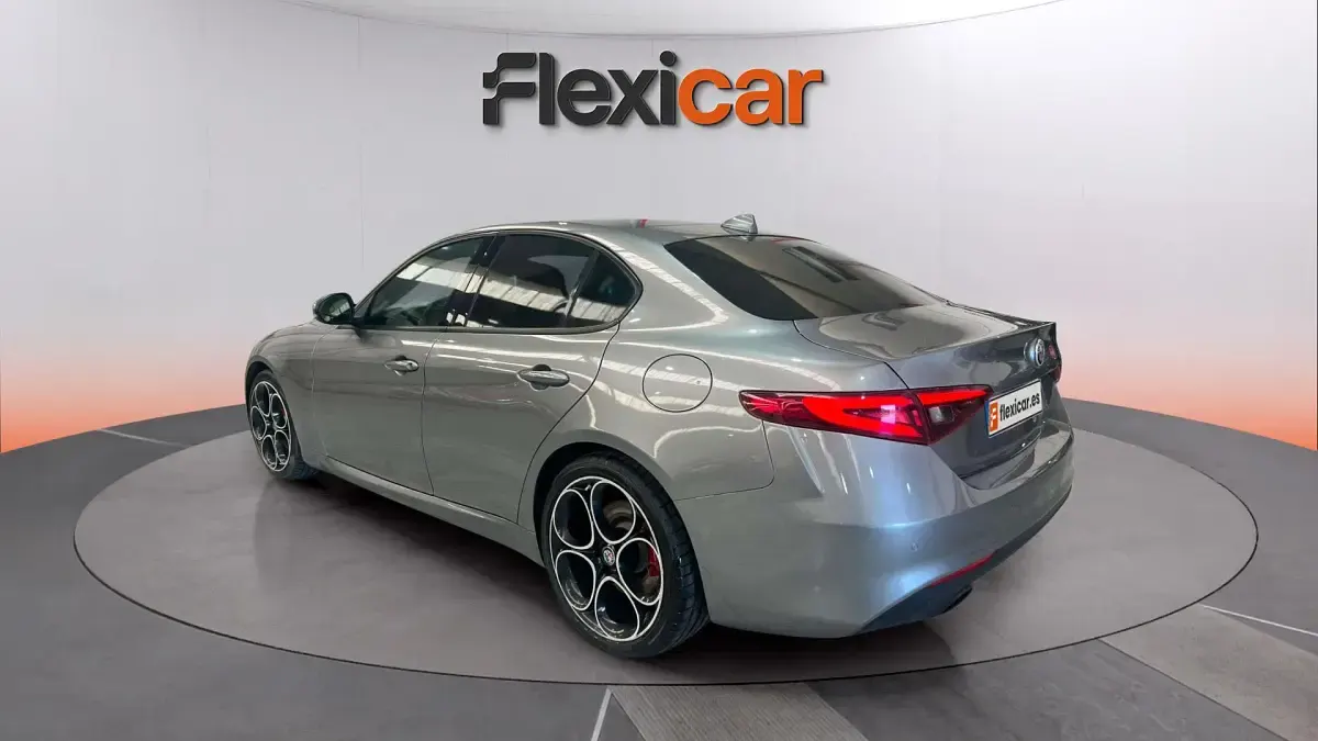 Usado Alfa Romeo Giulia Ti 200 CV (147 kW) 2021 Gris Berlina