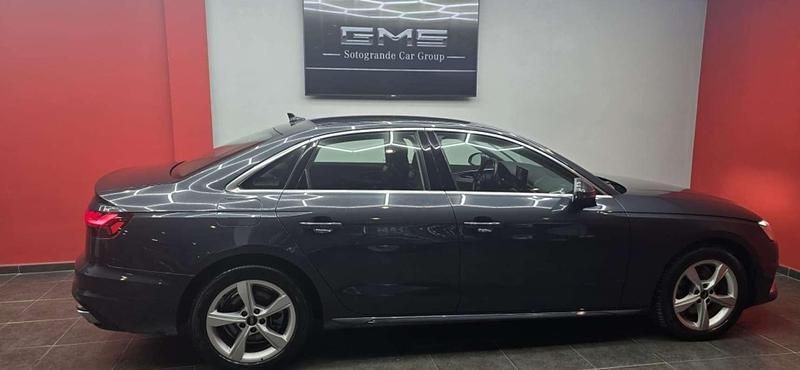 Usado Audi A4 Advanced 136 CV (100 kW) 2022 Gris Berlina