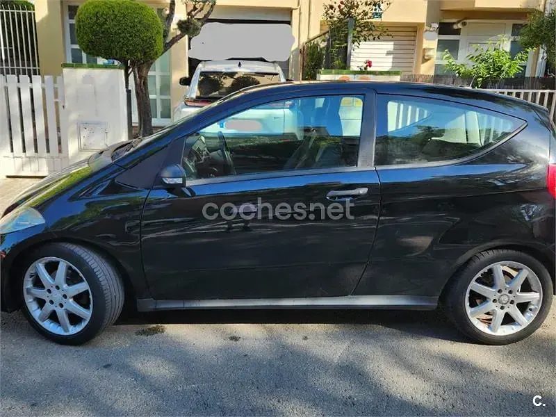 Usado Mercedes A150 95 CV (69 kW) 2008 Negro Berlina