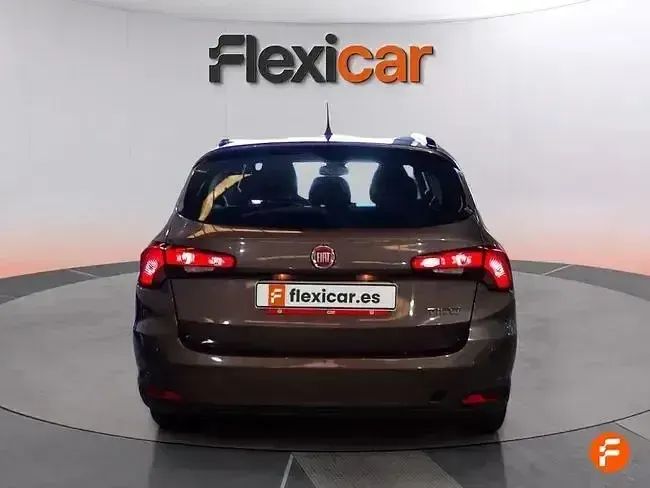 Usado Fiat Tipo Lounge 95 CV (69 kW) 2018 Gris Familiar