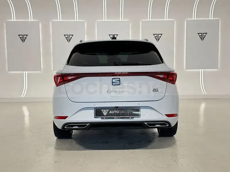 Usado Seat Leon FR 204 CV (150 kW) 2021 Blanco Familiar