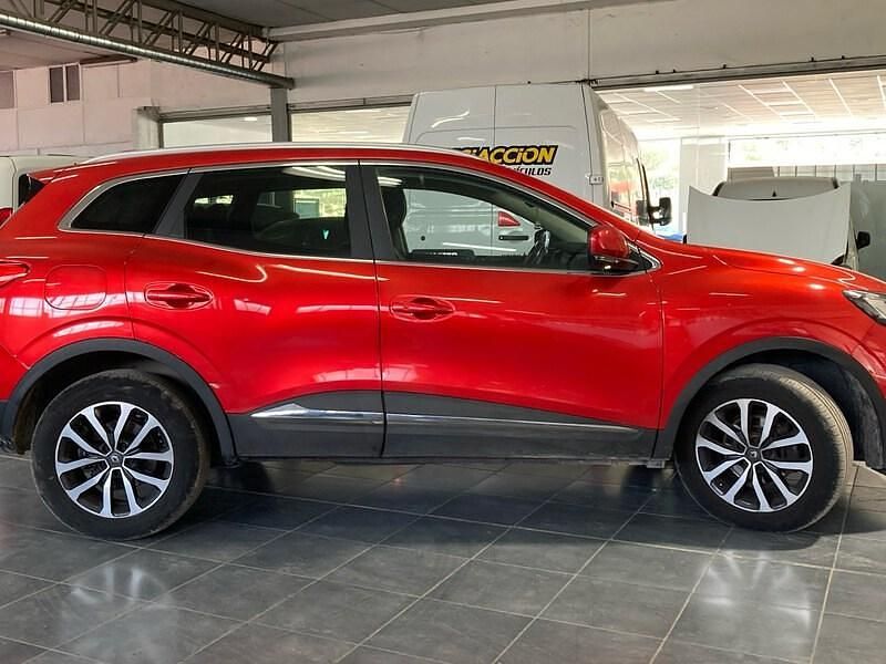 Usado Renault Kadjar Zen 140 CV (102 kW) 2022 Rojo SUV