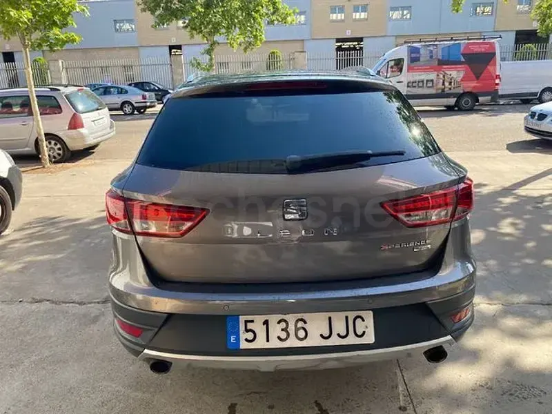 Usado Seat Leon 180 CV (132 kW) 2015 Gris / plata Familiar