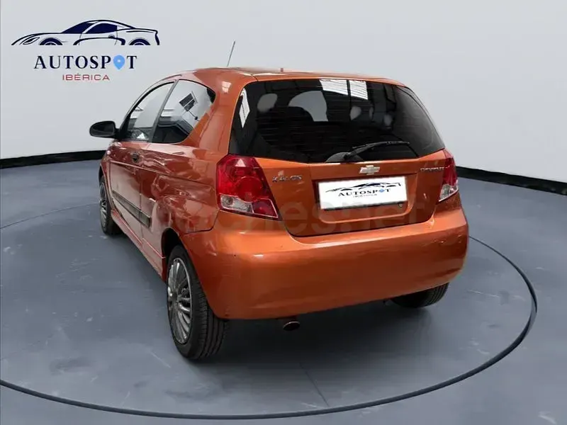 Usado Chevrolet Kalos SE 72 CV (52 kW) 2006 Naranja Berlina