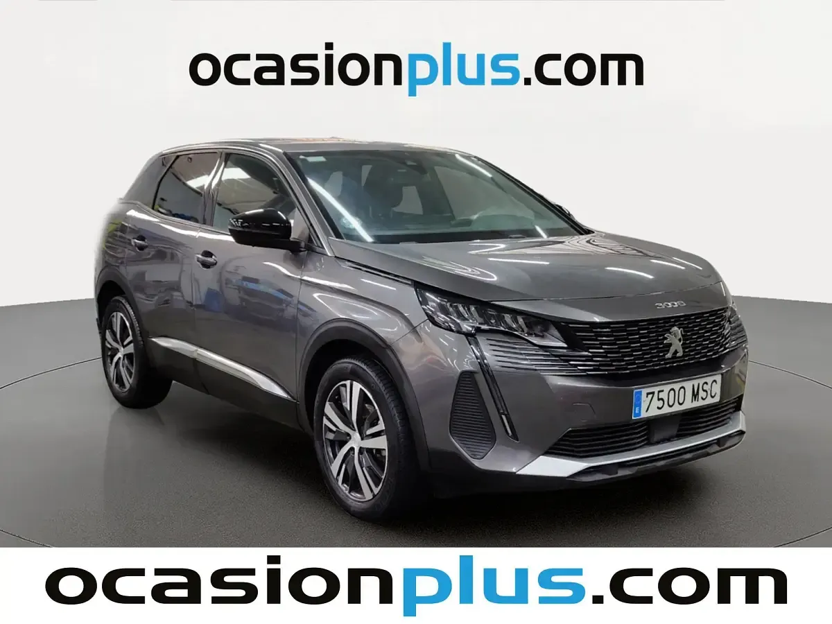 Usado Peugeot 3008 Allure 136 CV (100 kW) 2024 Gris SUV