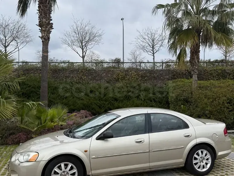 Usado Chrysler Sebring Limited 141 CV (103 kW) 2005 Beige Berlina