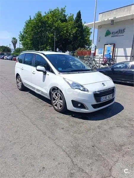 Usado Peugeot 5008 Style 120 CV (88 kW) 2014 Blanco Monovolumen