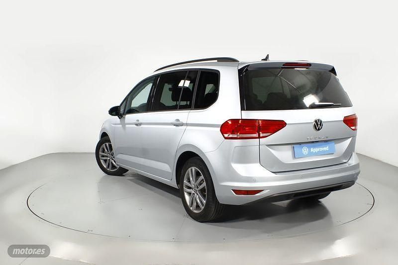 Usado VW Touran Life 150 CV (110 kW) 2025 Plateado Monovolumen