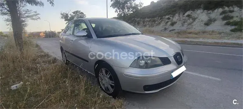 Usado Seat Cordoba 75 CV (55 kW) 2004 Gris / plata Berlina