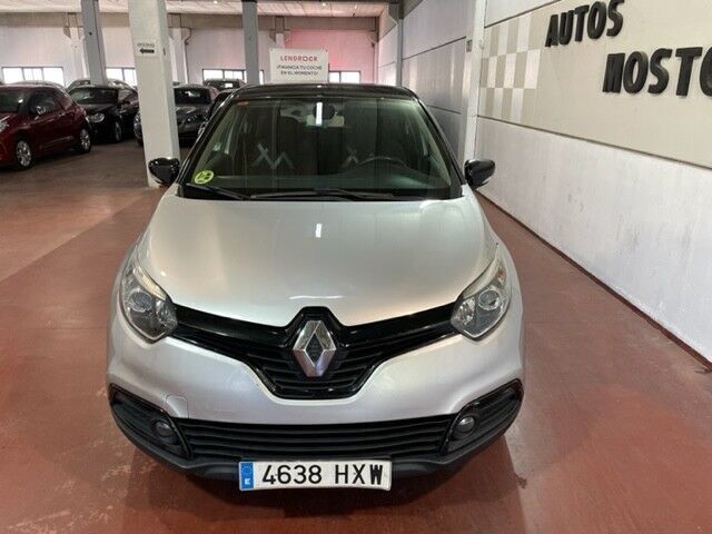 Gris Usado 2014 Renault Captur Zen SUV | 8995 € (Precio justo) - Imagen 1/4