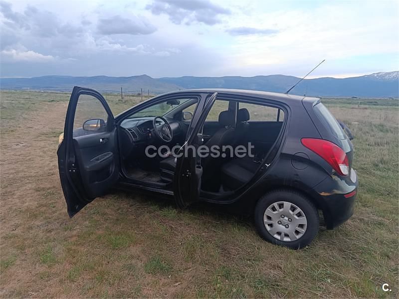 Begagnad Hyundai i20 85 HK (62 kW) 2013 Svart Halvkombi
