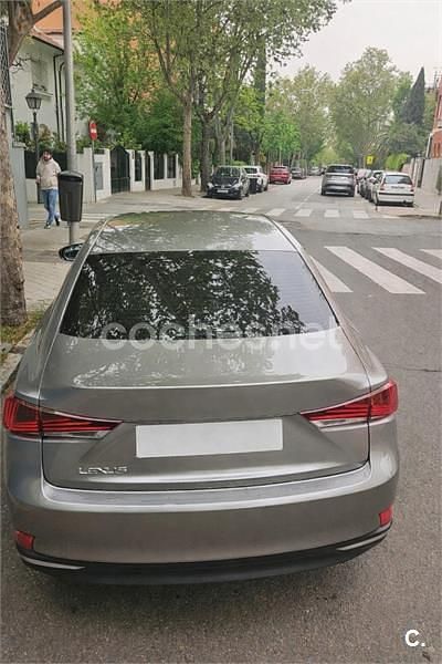 Usado Lexus IS300h Executive Line 223 CV (164 kW) 2017 Gris / plata Berlina