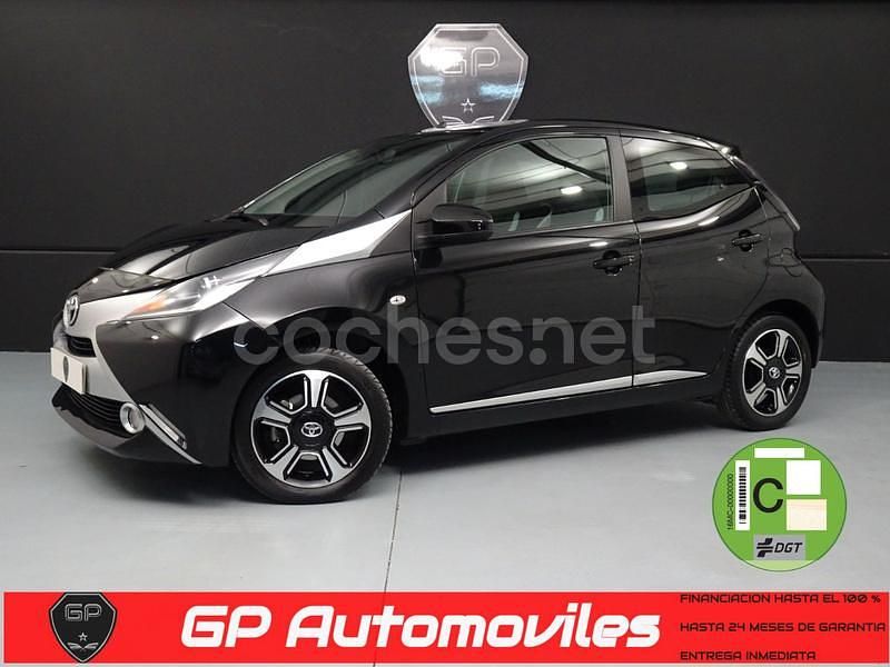 Negro Usado 2015 Toyota Aygo X-play Utilitario | 8900 € (Precio justo) - Imagen 1/4