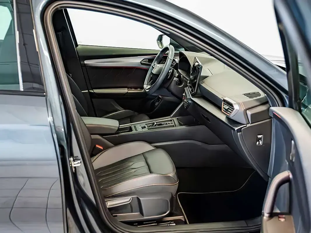 Usado Cupra Formentor VZ 245 CV (180 kW) 2024 Gris SUV