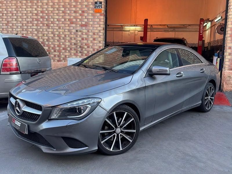 Usado Mercedes CLA200 Urban 136 CV (100 kW) 2014 Gris / plata Berlina