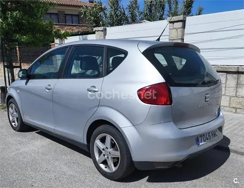 Usado Seat Altea Style 105 CV (77 kW) 2012 Gris / plata Monovolumen