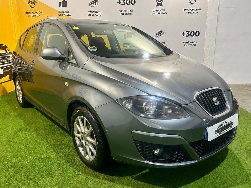 Usado Seat Altea XL Style 105 CV (77 kW) 2013 Gris / plata Monovolumen