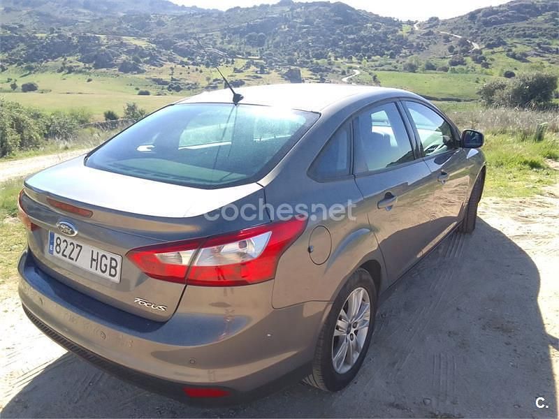 Usado Ford Focus Trend 115 CV (84 kW) 2011 Gris / plata Berlina