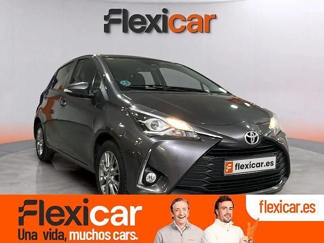 Gris / plata Usado 2017 Toyota Yaris Active Berlina | 13.490 € (Caro) - Imagen 1/4