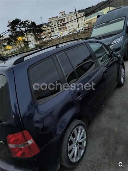 Usado VW Touran Advance 140 CV (102 kW) 2006 Azul Monovolumen