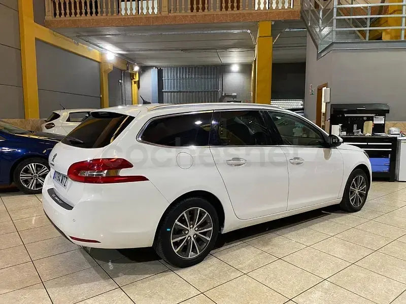 Usado Peugeot 308 SW Allure 130 CV (95 kW) 2014 Blanco Familiar