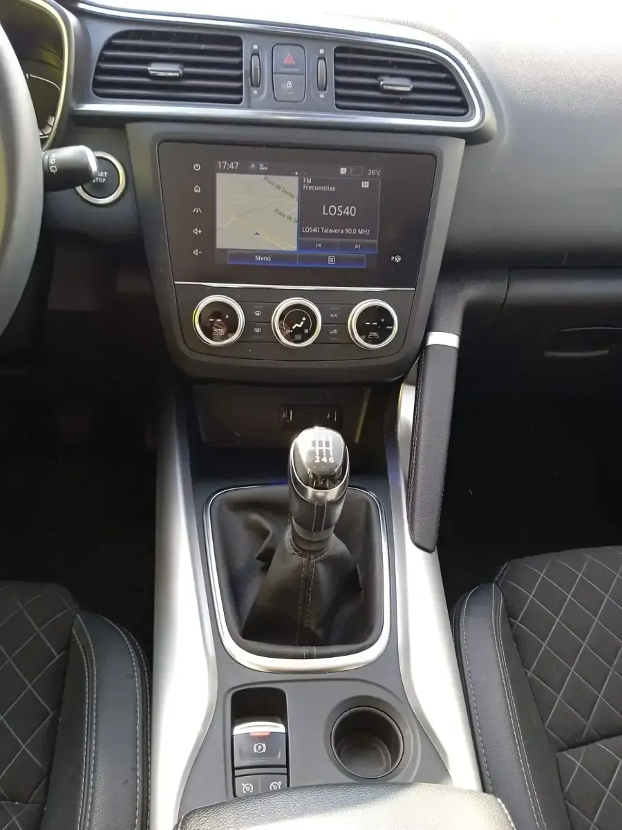 Usado Renault Kadjar Techno 140 CV (102 kW) 2022 Rojo SUV