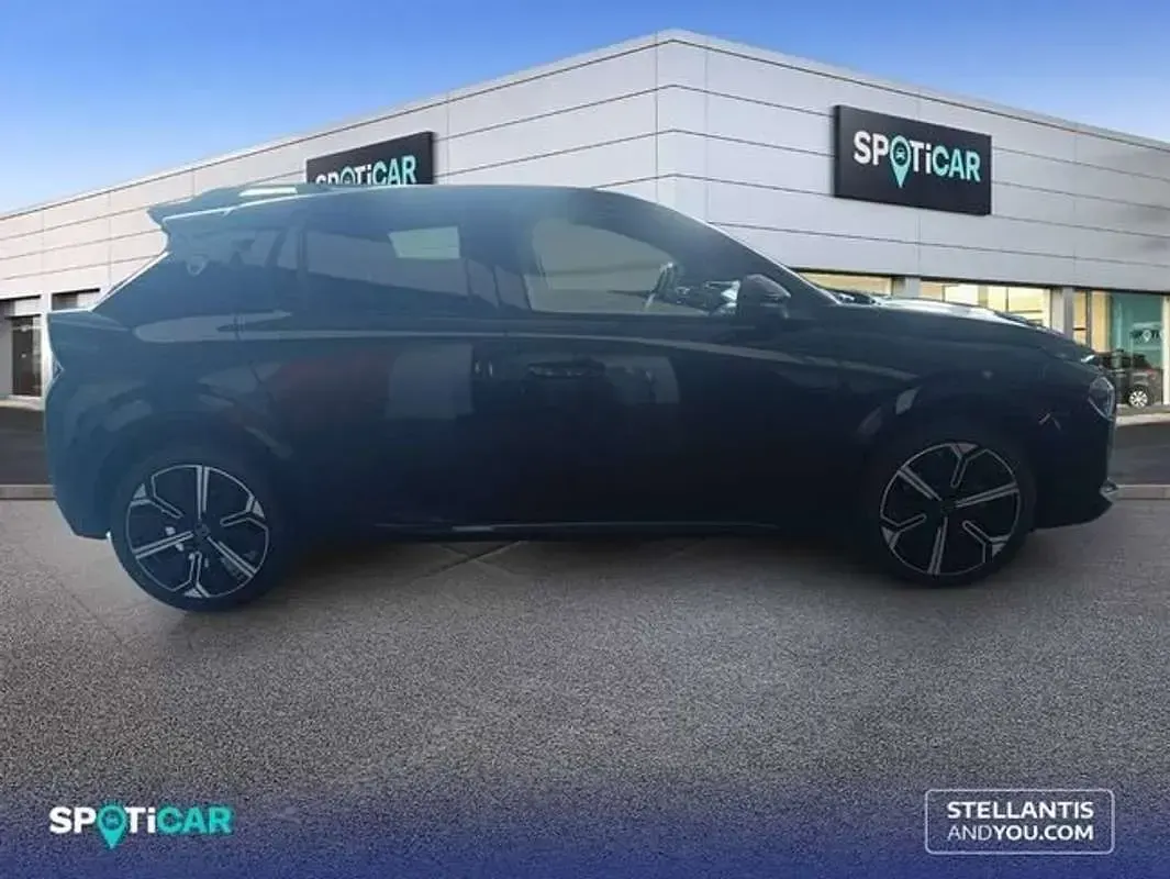 Usado Lancia Ypsilon 101 CV (74 kW) 2025 Negro Utilitario