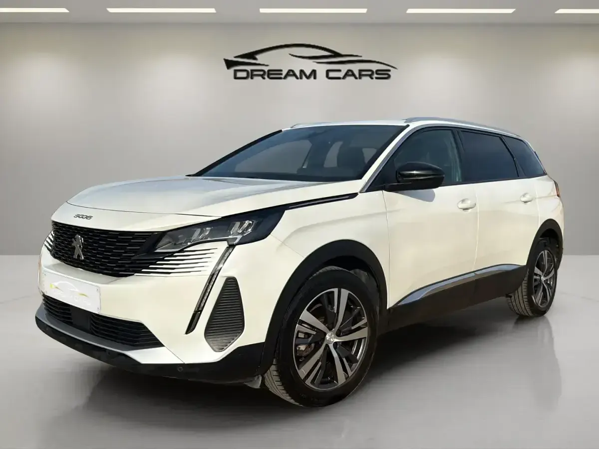 Usado Peugeot 5008 Allure 131 CV (96 kW) 2024 Blanco SUV