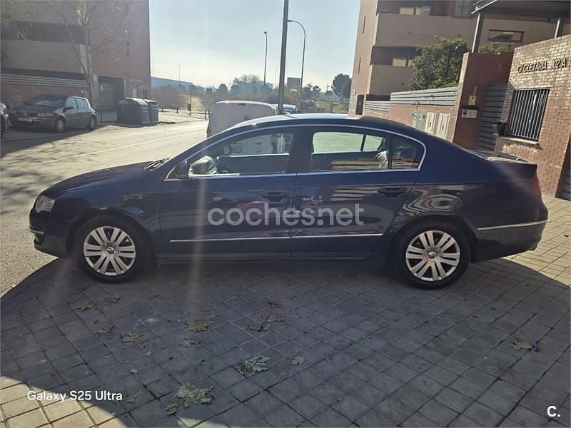 Azul Usado 2007 VW Passat Highline Berlina | 4500 € (Super precio) - Imagen 1/4