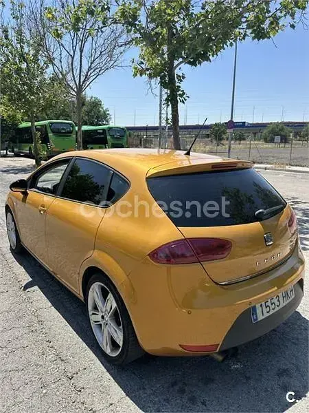 Usado Seat Leon FR 160 CV (117 kW) 2012 Naranja Berlina