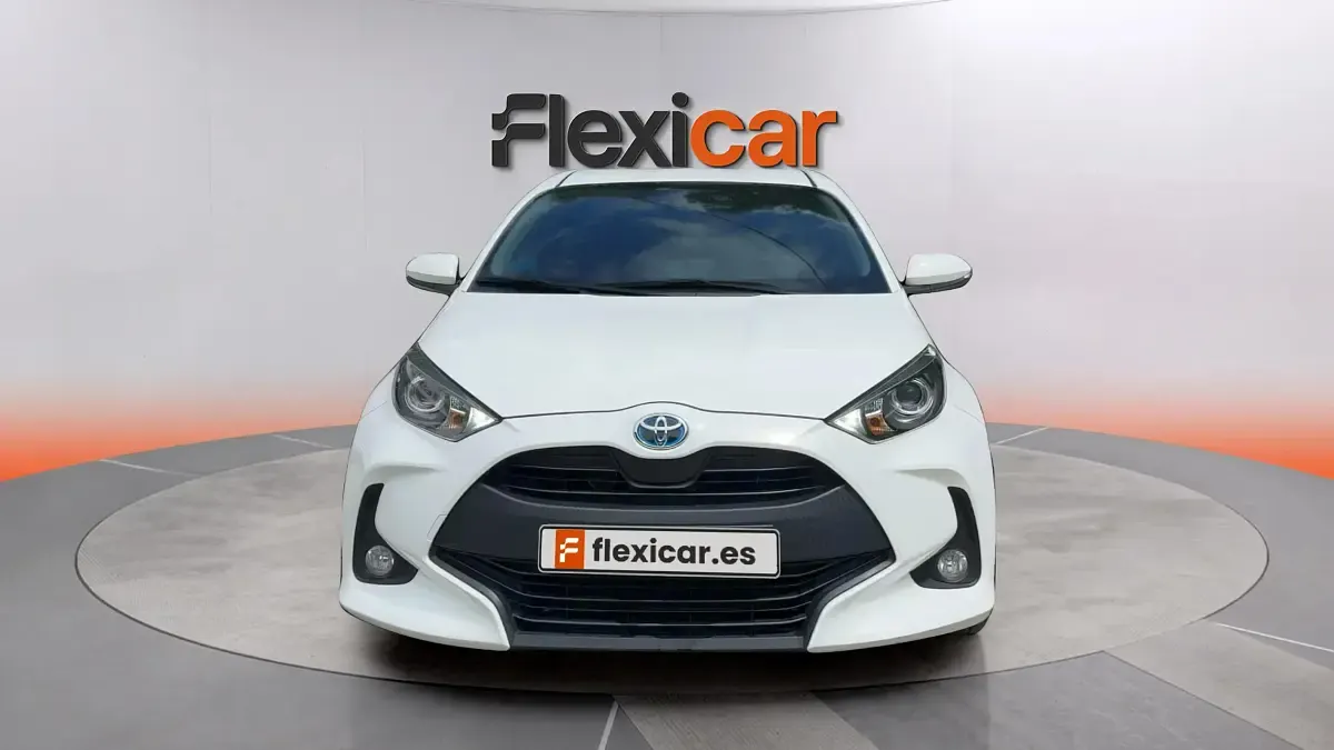 Usado Toyota Yaris Hybrid Business Edition 116 CV (85 kW) 2022 Blanco Berlina