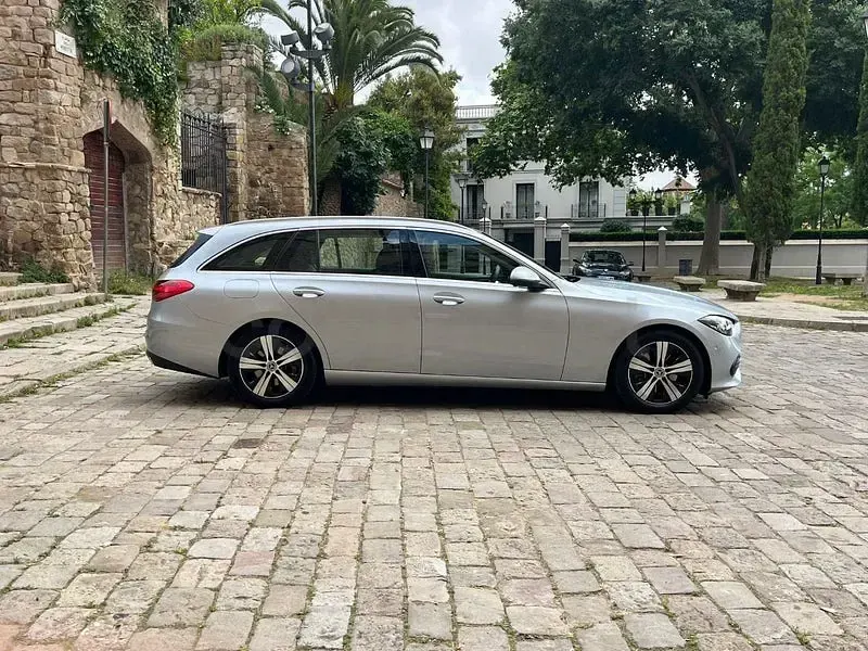 Usado Mercedes C200 204 CV (150 kW) 2023 Gris / plata Familiar