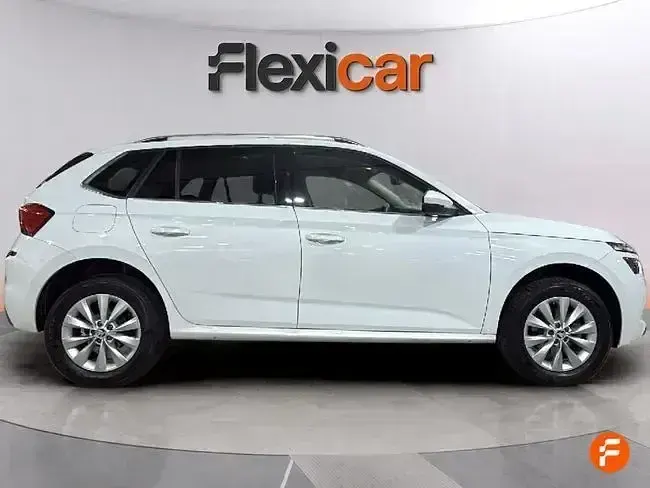 Usado Skoda Kamiq Ambition 110 CV (80 kW) 2022 Blanco SUV