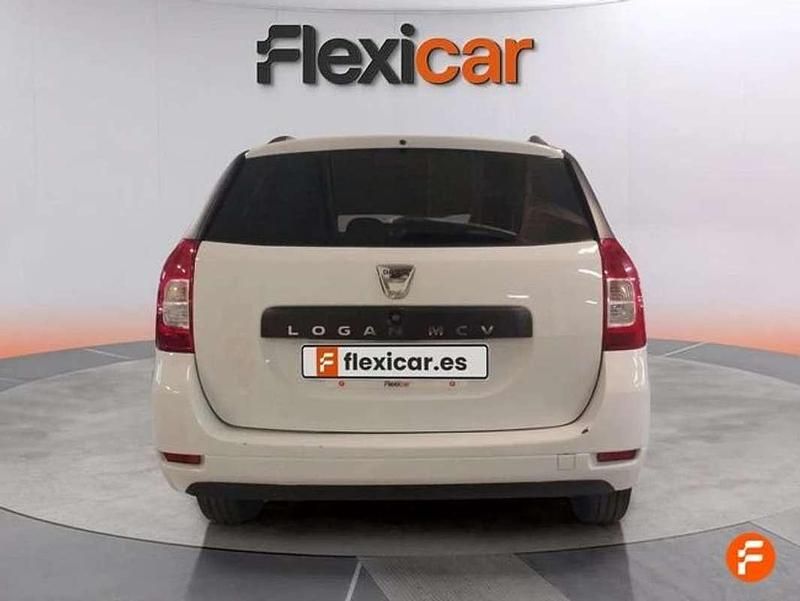 Usado Dacia Logan Comfort 90 CV (66 kW) 2020 Blanco Familiar