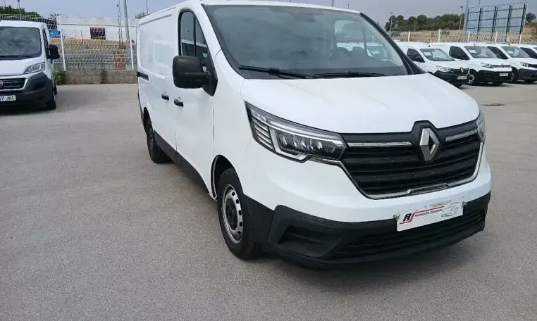 Usado Renault Trafic 120 CV (88 kW) 2018 Blanco Monovolumen