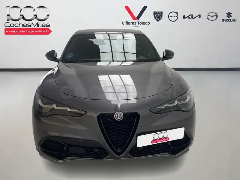 Usado Alfa Romeo Stelvio Sprint 160 CV (117 kW) 2024 Gris / plata SUV