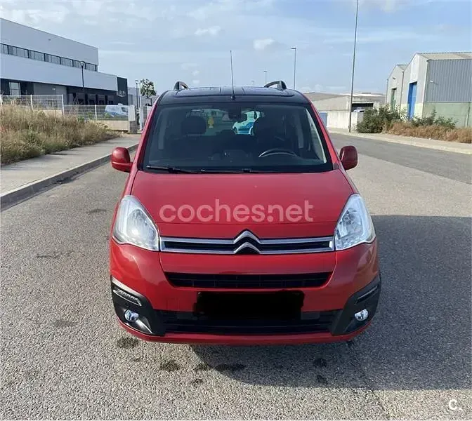 Usado Citroën Berlingo XTR 120 CV (88 kW) 2015 Rojo Monovolumen