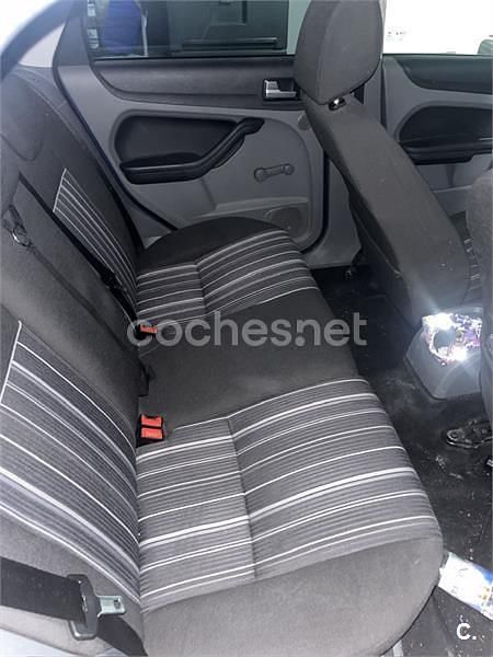 Usado Ford Focus Trend 109 CV (80 kW) 2008 Azul Berlina