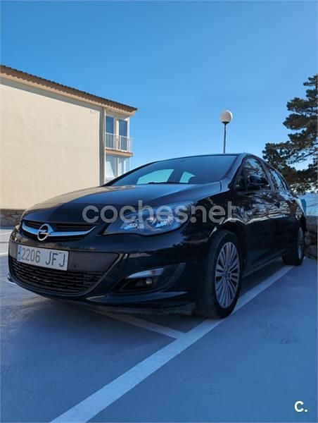 Usado Opel Astra Selective 115 CV (84 kW) 2015 Negro Berlina
