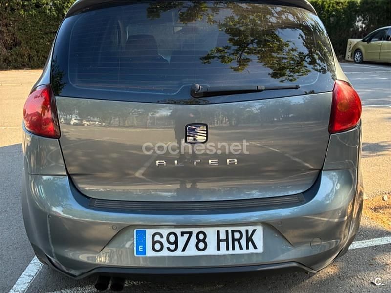 Usado Seat Altea Style 125 CV (91 kW) 2013 Gris / plata Monovolumen