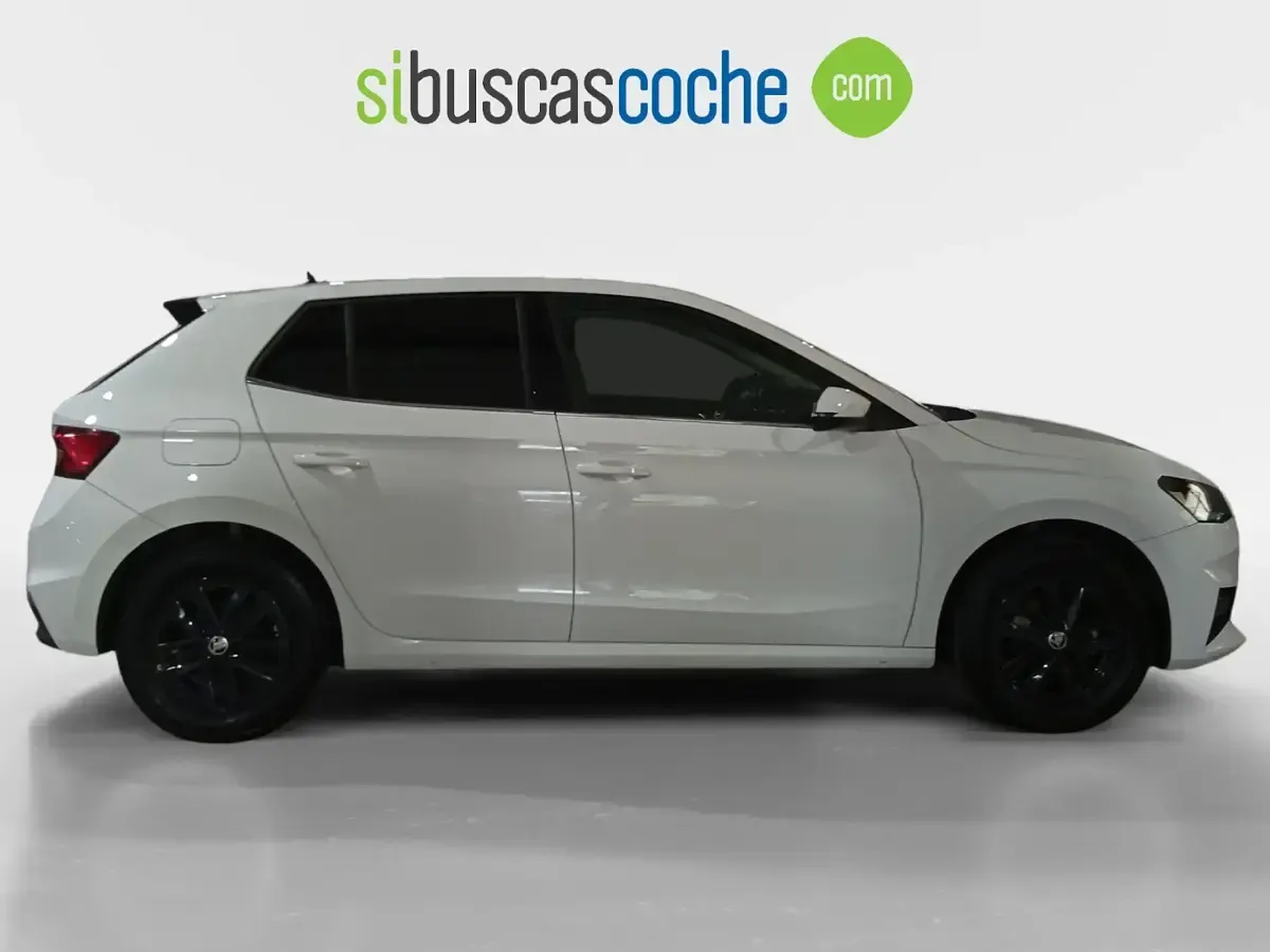 Usado Skoda Fabia Selection 95 CV (69 kW) 2024 Blanco Utilitario
